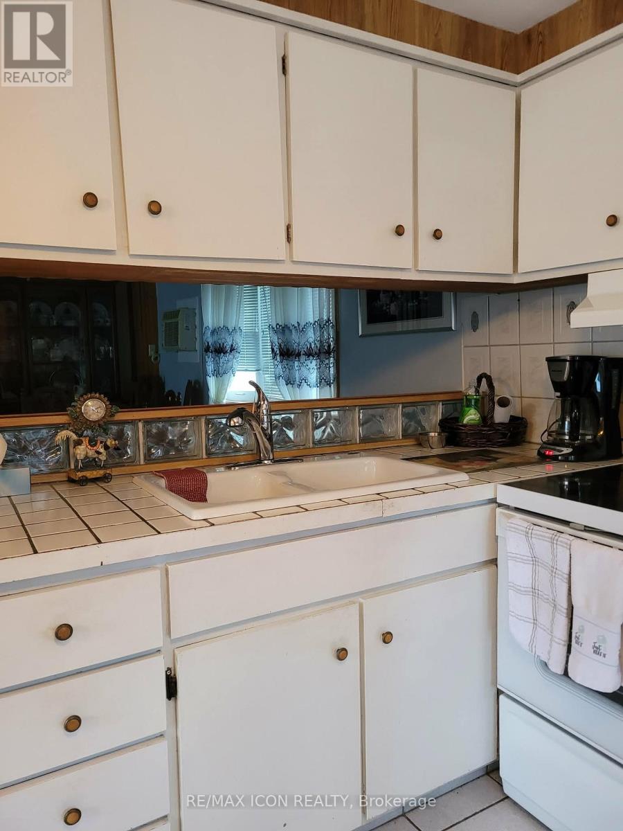 16 - 9839 Lakeshore Road, Lambton Shores, Ontario  N0M 1T0 - Photo 11 - X12795962