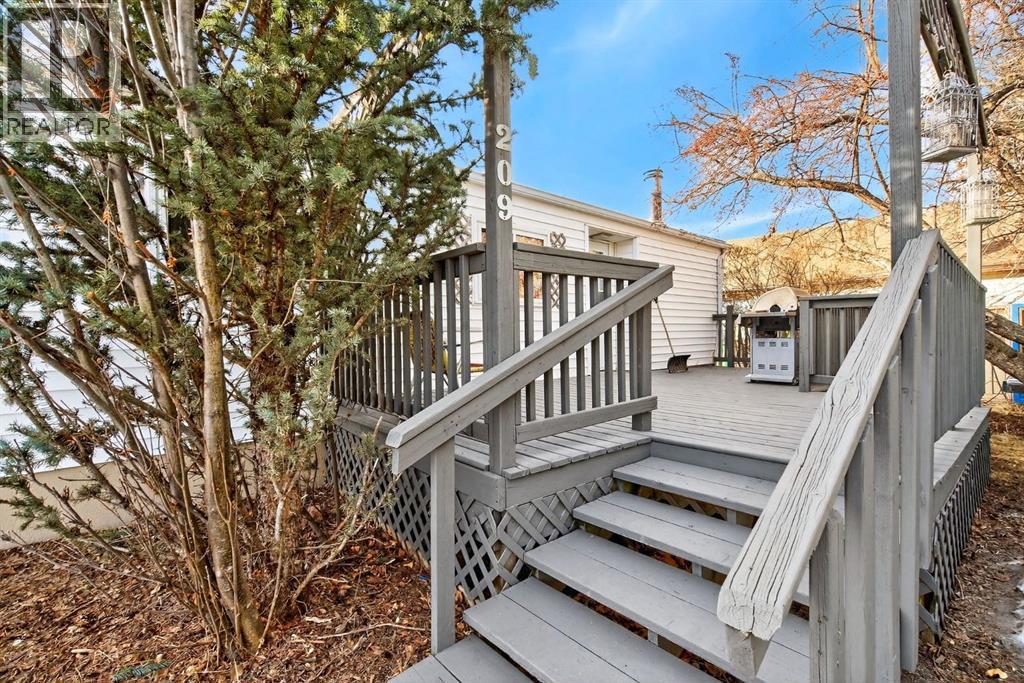 209 Sunset Boulevard Sw, Diamond Valley, Alberta  T0L 2A0 - Photo 2 - A2286600