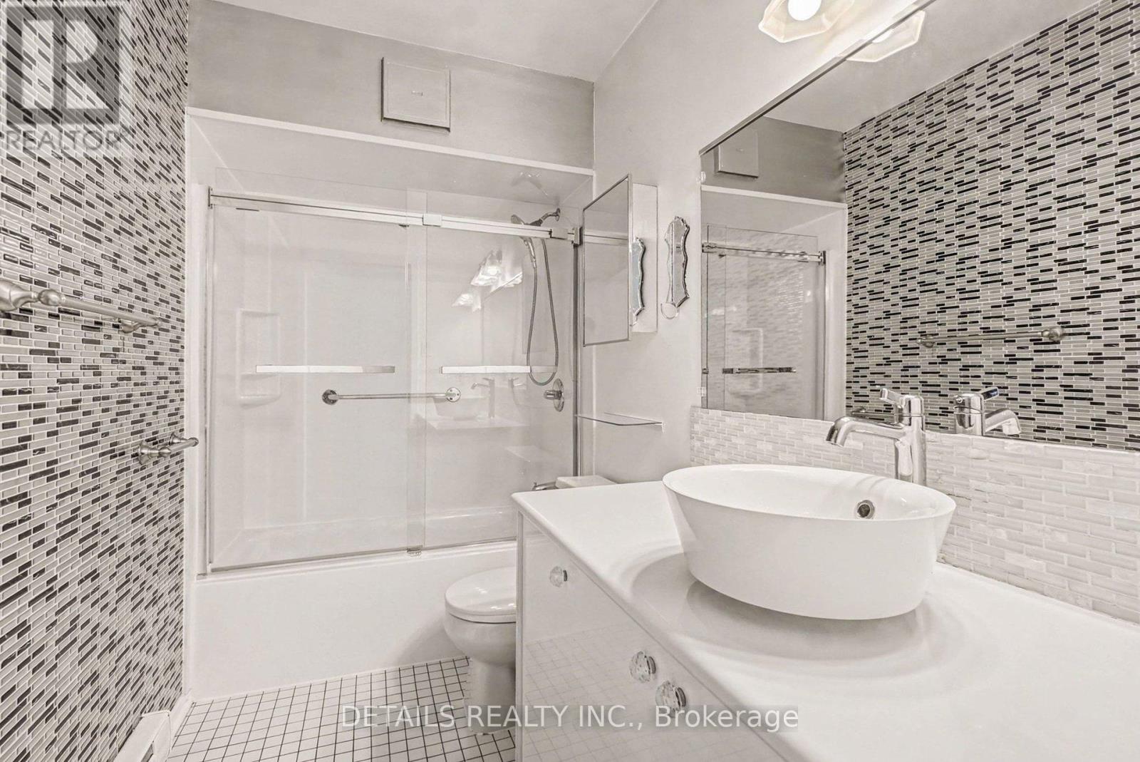 103 - 260 Brittany Drive, Ottawa, Ontario  K1K 4M2 - Photo 7 - X12795994