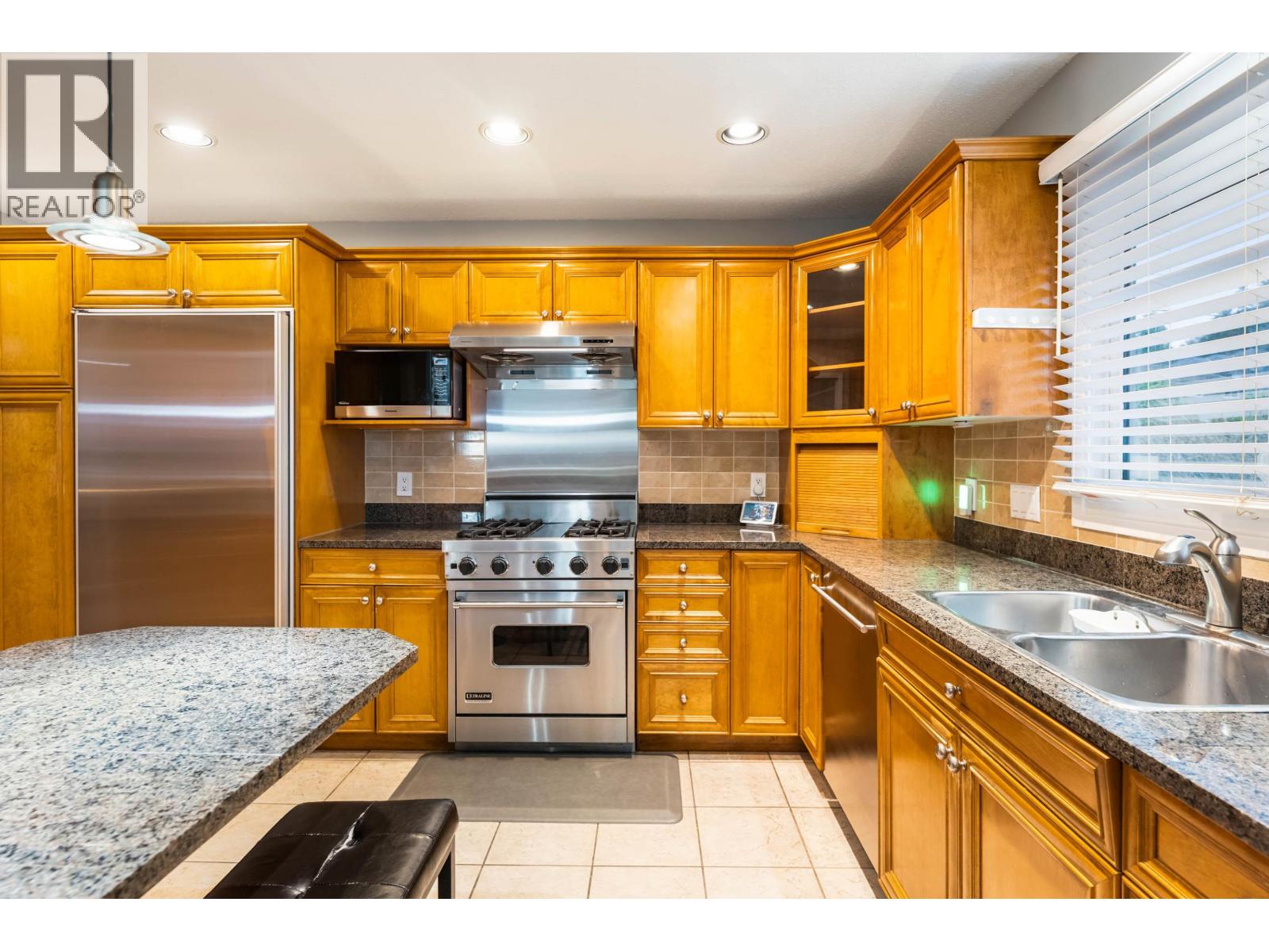 921 Baker Drive, Coquitlam, British Columbia  V3J 6X3 - Photo 8 - R3090811