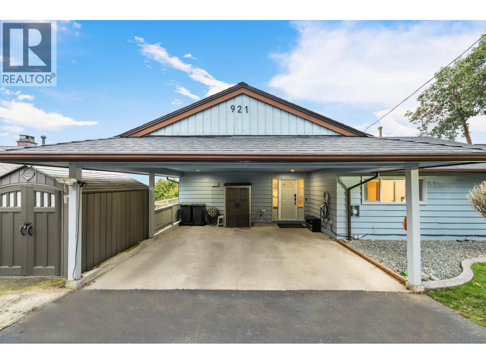 921 Baker Drive, Coquitlam, British Columbia  V3J 6X3 - Photo 3 - R3090811