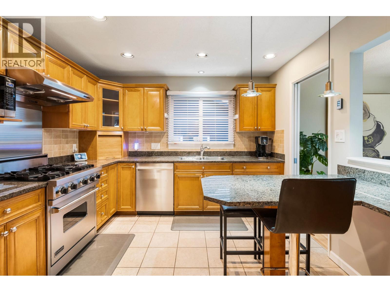 921 Baker Drive, Coquitlam, British Columbia  V3J 6X3 - Photo 9 - R3090811