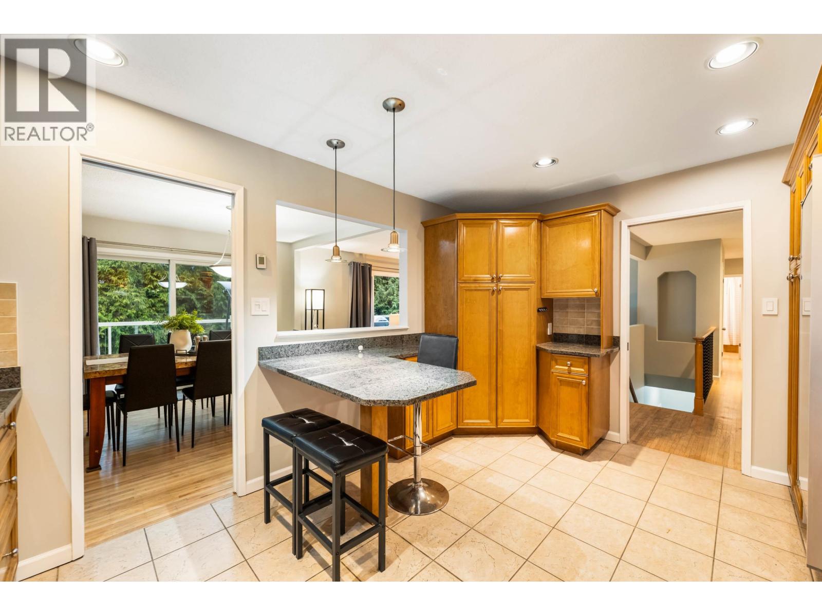 921 Baker Drive, Coquitlam, British Columbia  V3J 6X3 - Photo 10 - R3090811