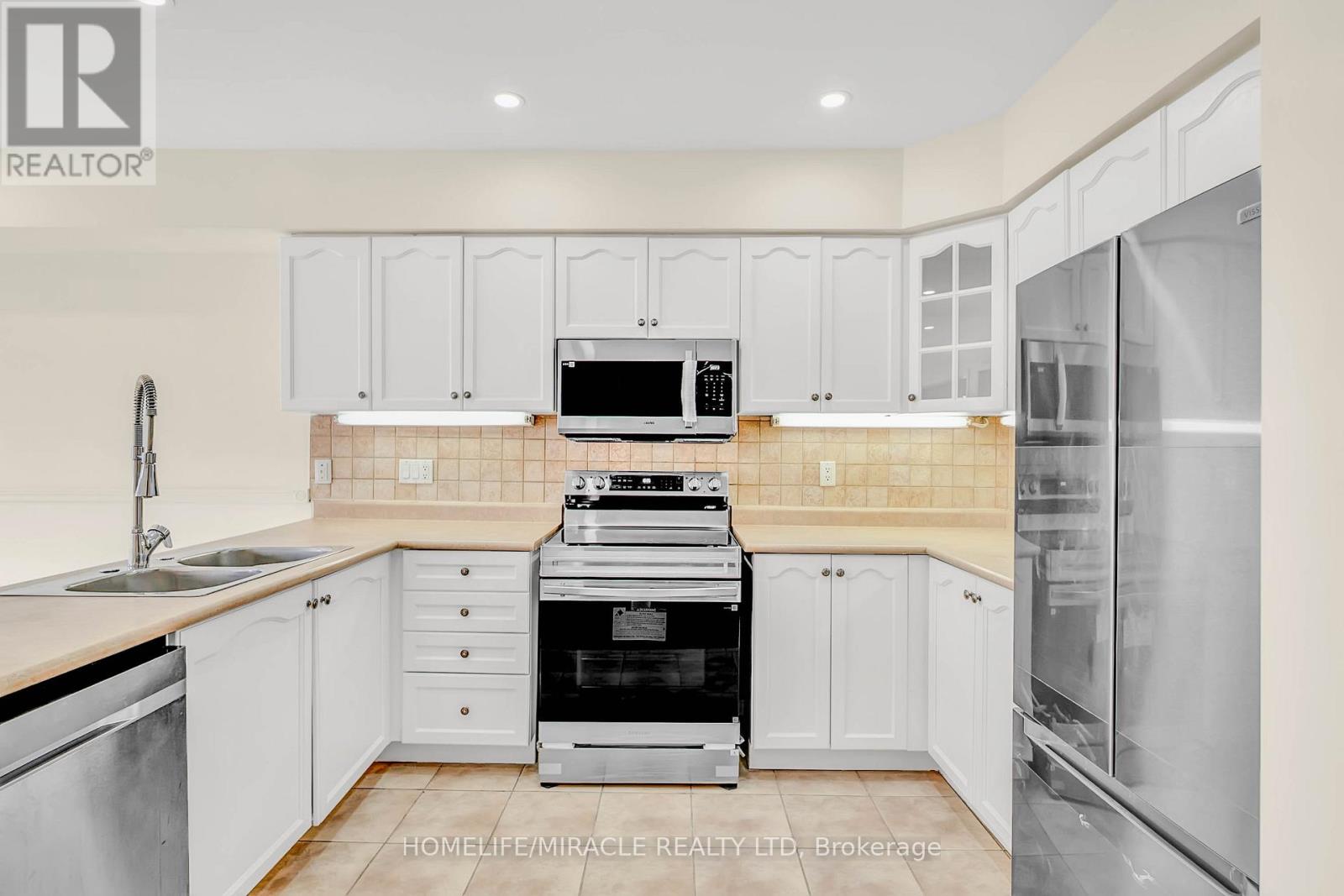 17 Pikake Court, Vaughan, Ontario  L6A 3W3 - Photo 15 - N12796008