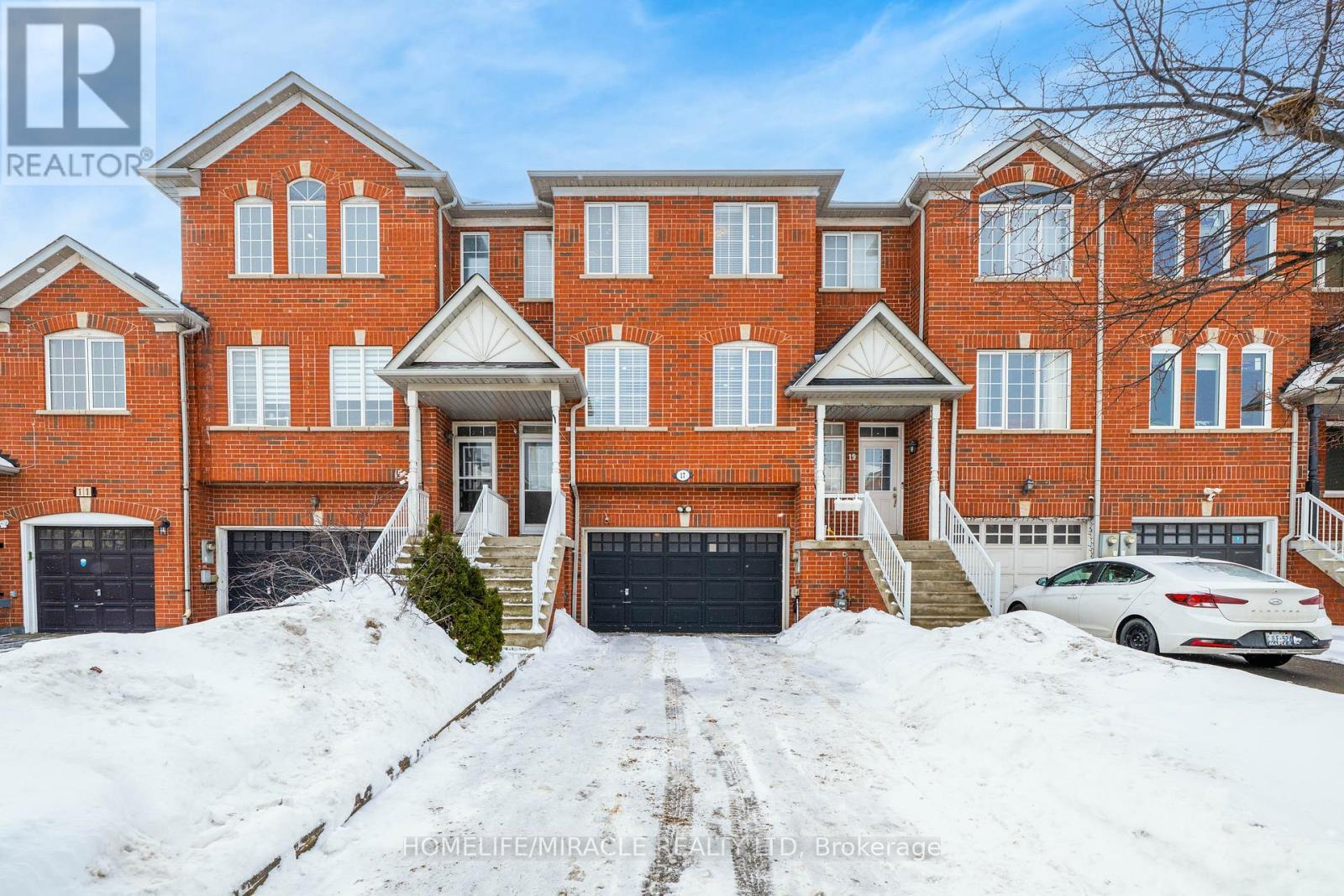 17 Pikake Court, Vaughan, Ontario  L6A 3W3 - Photo 2 - N12796008