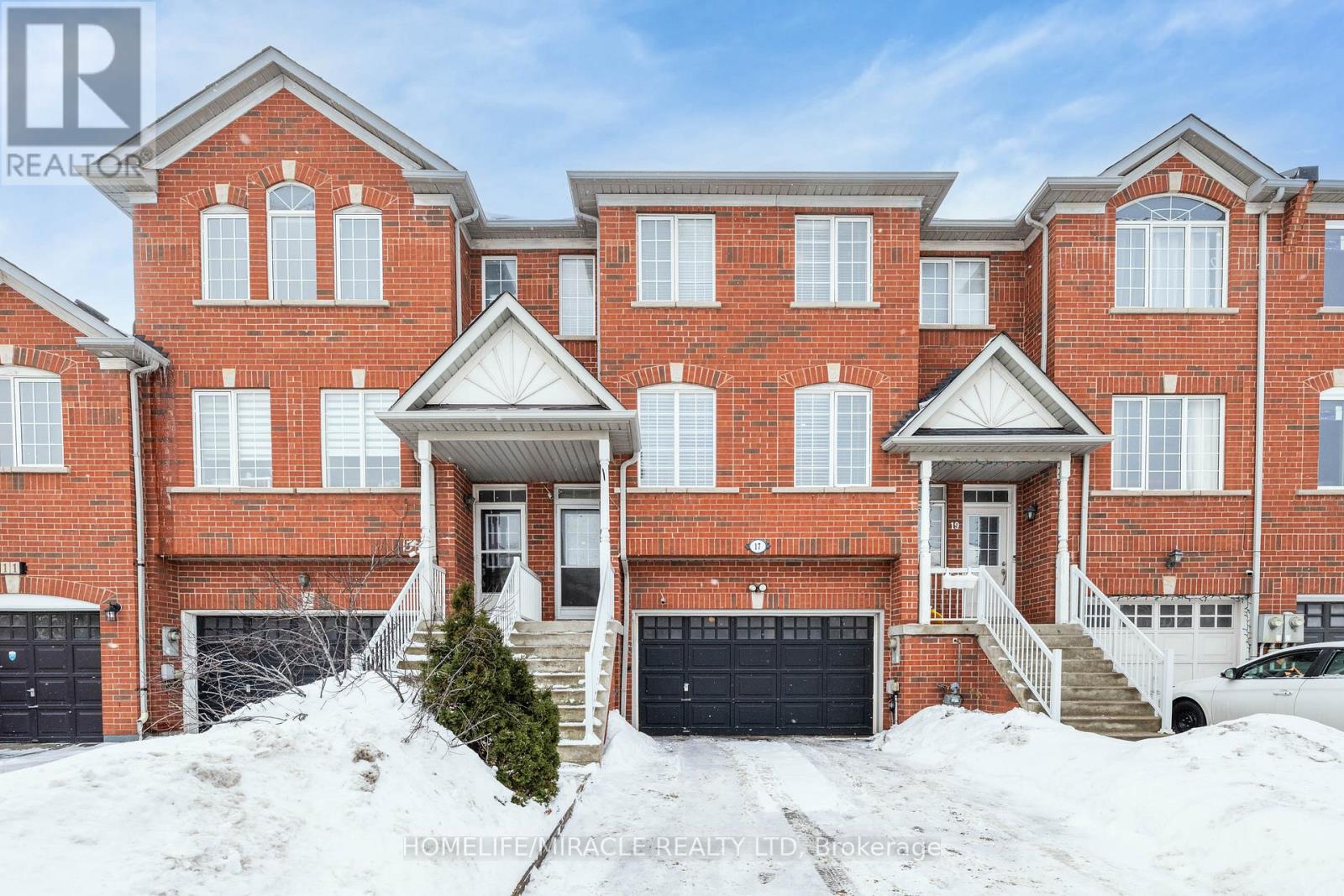 17 Pikake Court, Vaughan, Ontario  L6A 3W3 - Photo 3 - N12796008