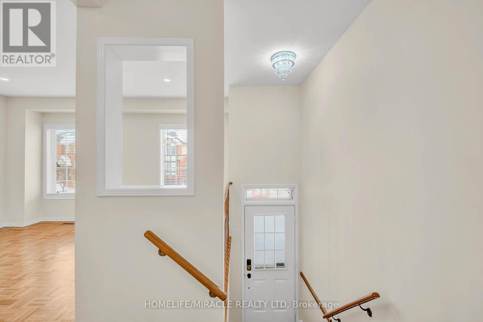 17 Pikake Court, Vaughan, Ontario  L6A 3W3 - Photo 4 - N12796008