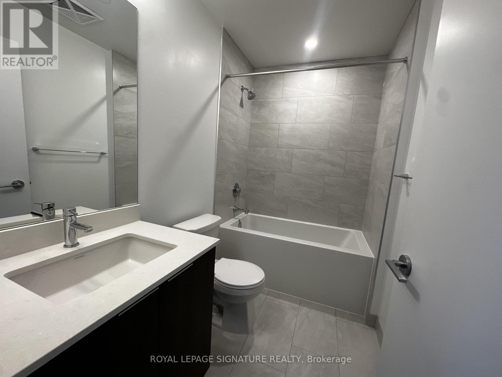 603 - 395 Square One Drive, Mississauga, Ontario  L5B 0C6 - Photo 14 - W12795100