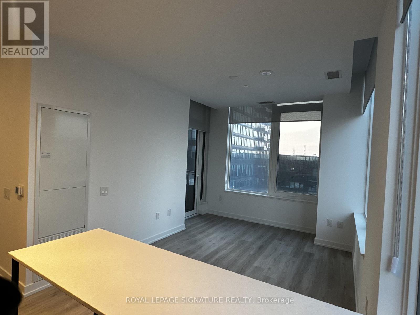 603 - 395 Square One Drive, Mississauga, Ontario  L5B 0C6 - Photo 9 - W12795100