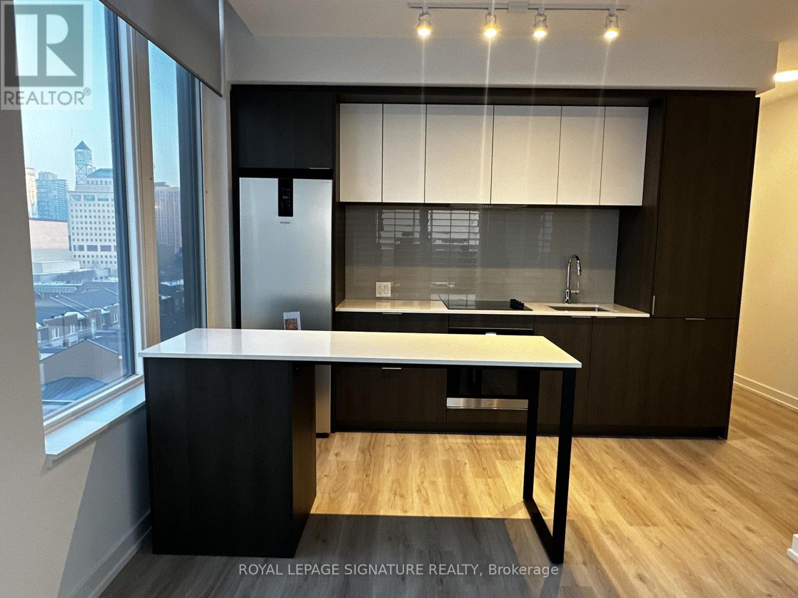 603 - 395 Square One Drive, Mississauga, Ontario  L5B 0C6 - Photo 6 - W12795100