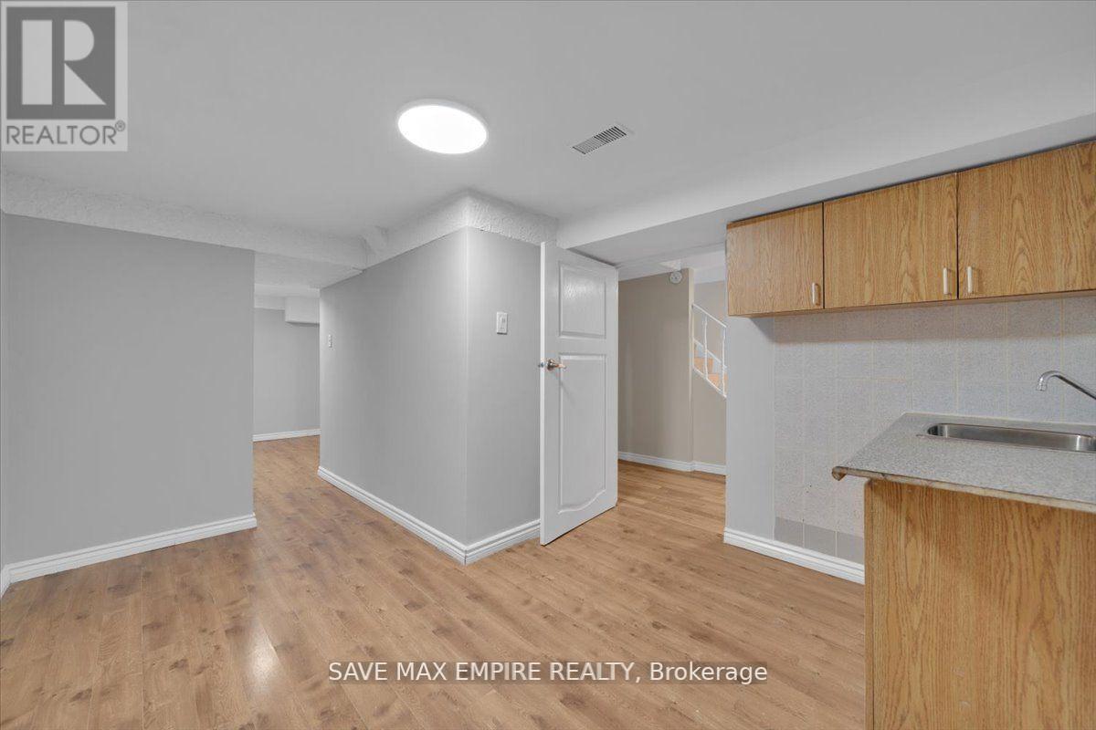 18 Hasting Square, Brampton, Ontario  L6S 2N8 - Photo 28 - W12795956