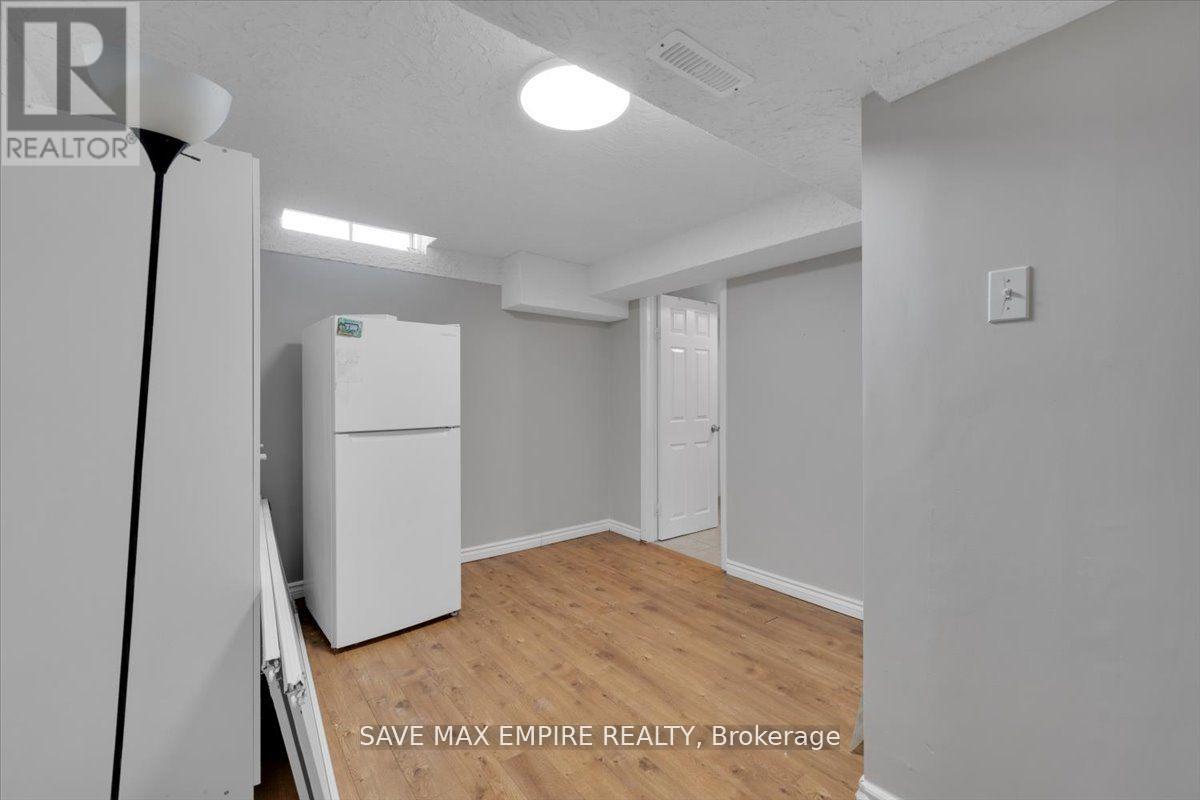 18 Hasting Square, Brampton, Ontario  L6S 2N8 - Photo 29 - W12795956