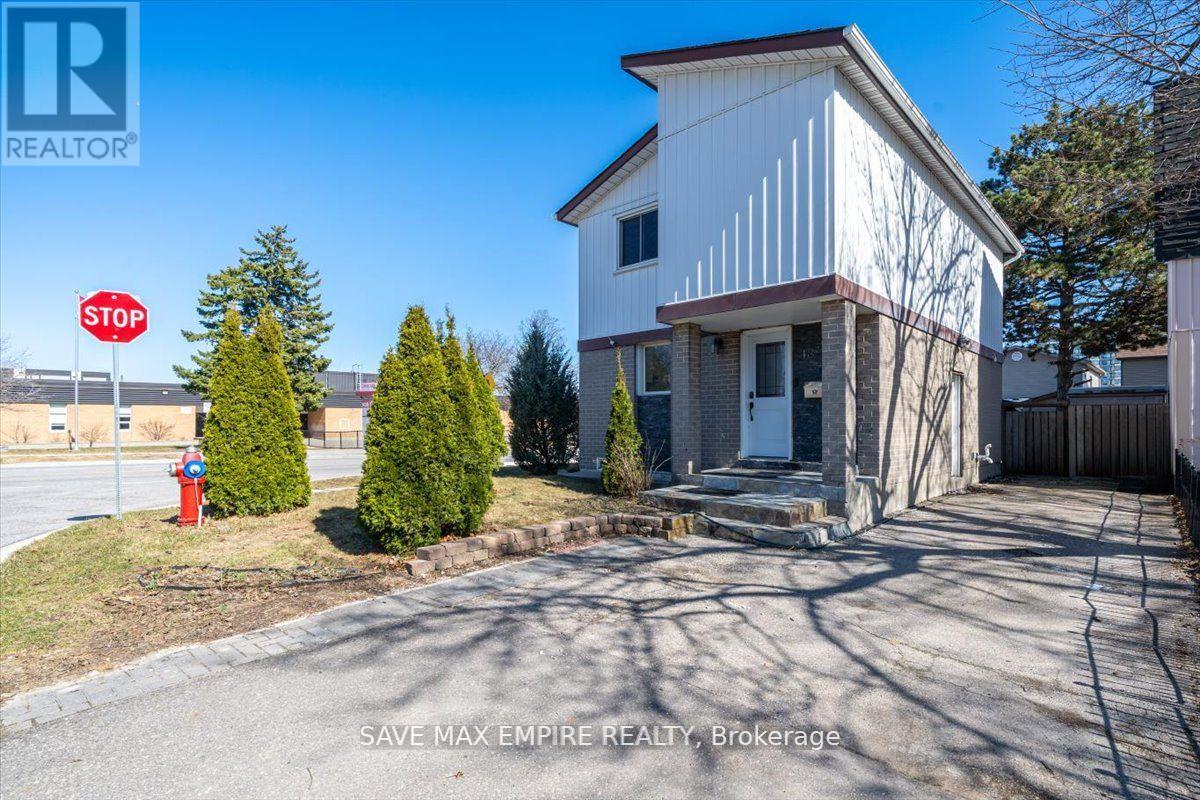 18 Hasting Square, Brampton, Ontario  L6S 2N8 - Photo 3 - W12795956