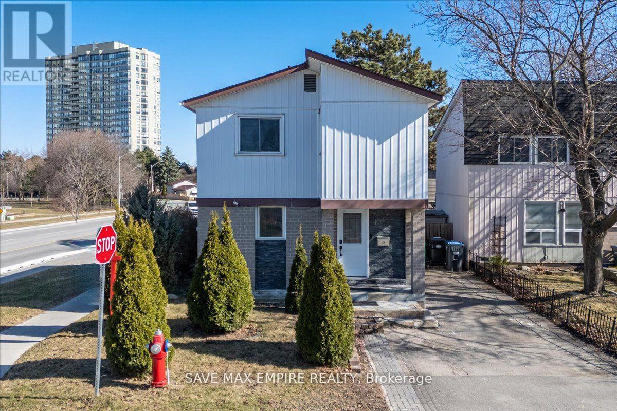 18 Hasting Square, Brampton, Ontario  L6S 2N8 - Photo 4 - W12795956