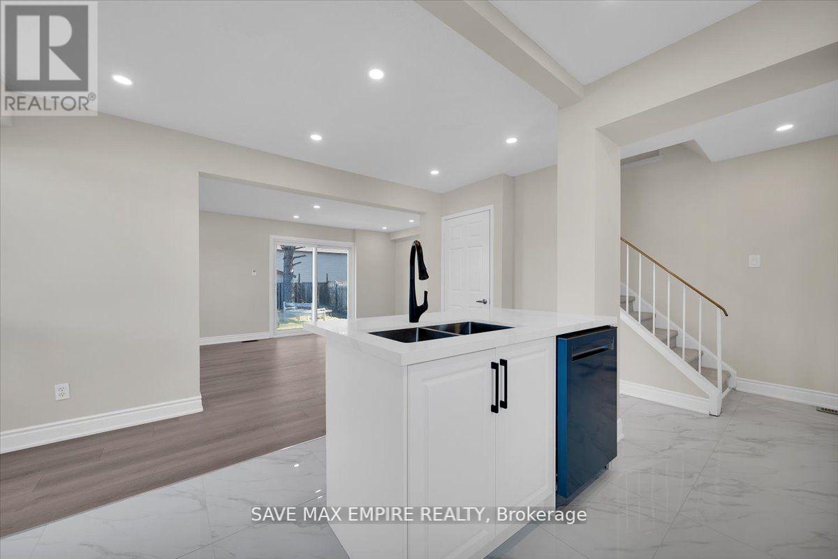 18 Hasting Square, Brampton, Ontario  L6S 2N8 - Photo 9 - W12795956