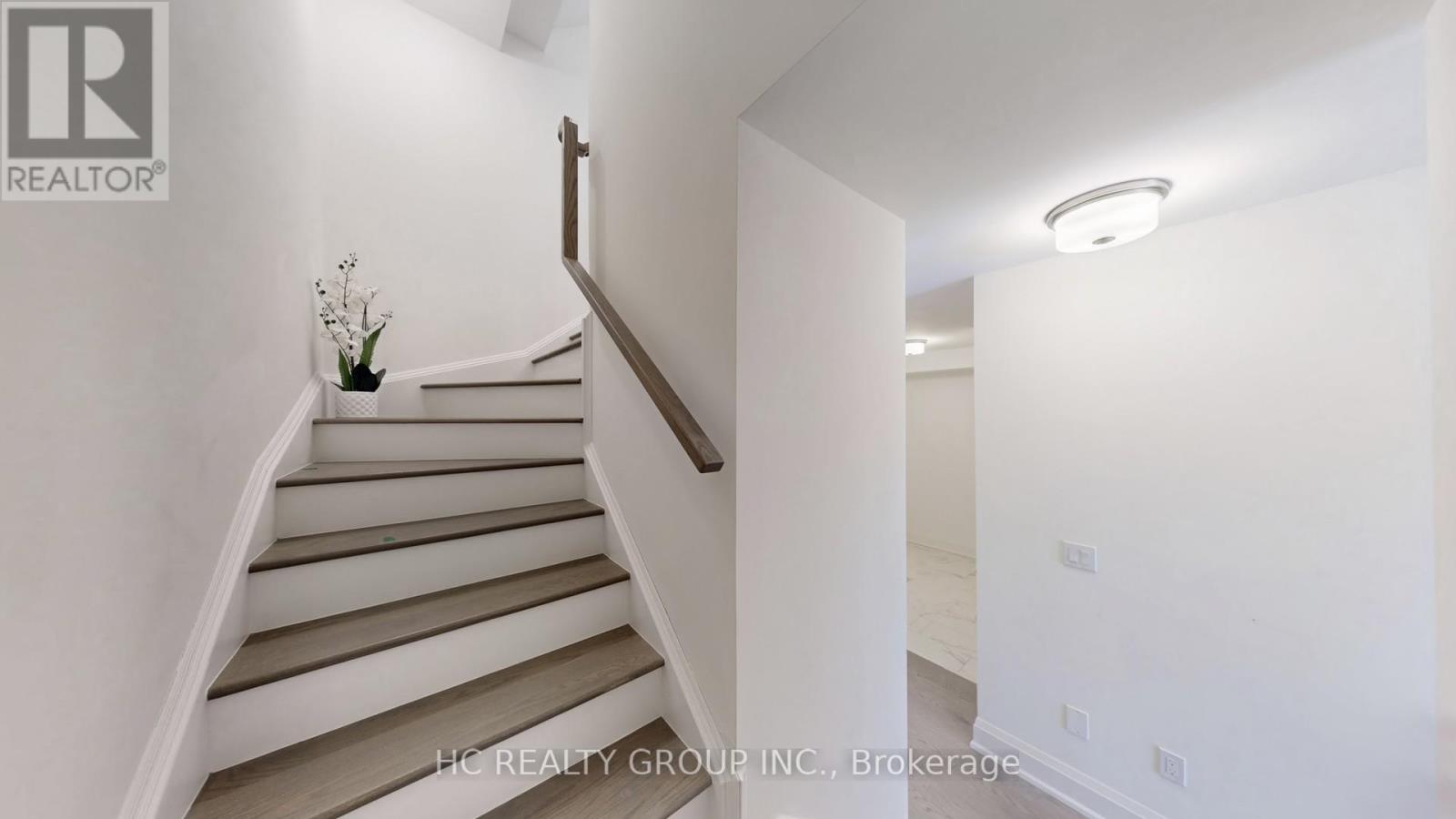 3325 Taha Gardens, Oakville, Ontario  L6M 5S1 - Photo 6 - W12795970