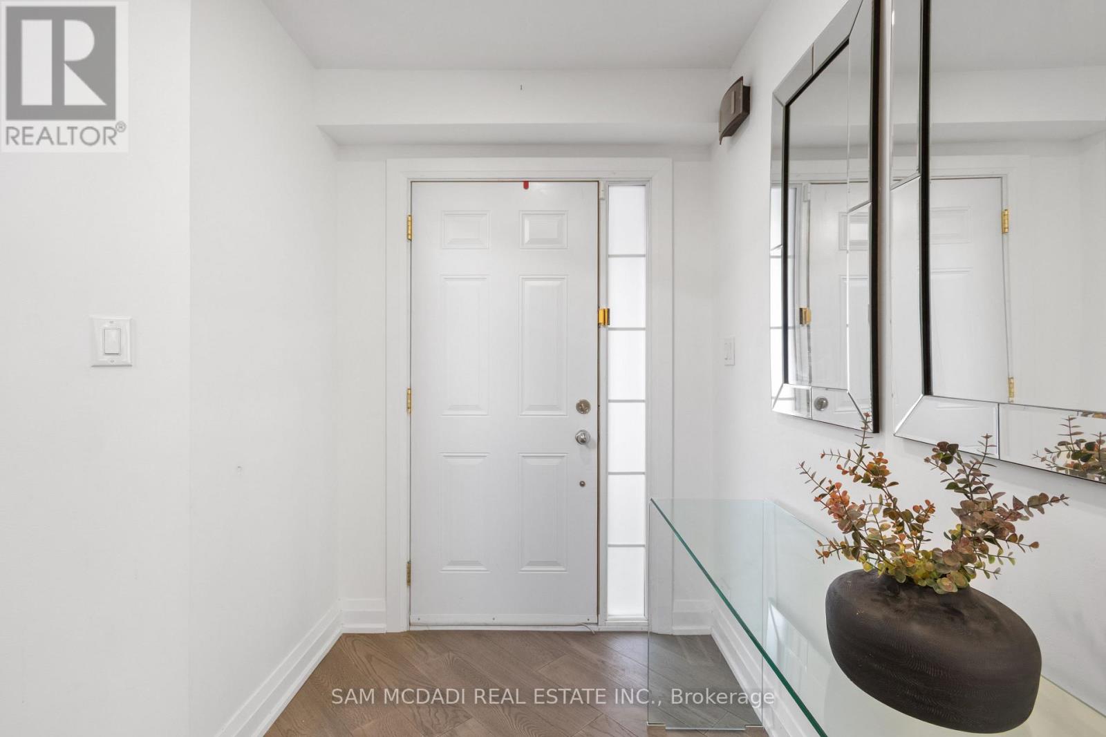 7159 Spyglass Crescent, Mississauga, Ontario  L5N 7H3 - Photo 3 - W12796000