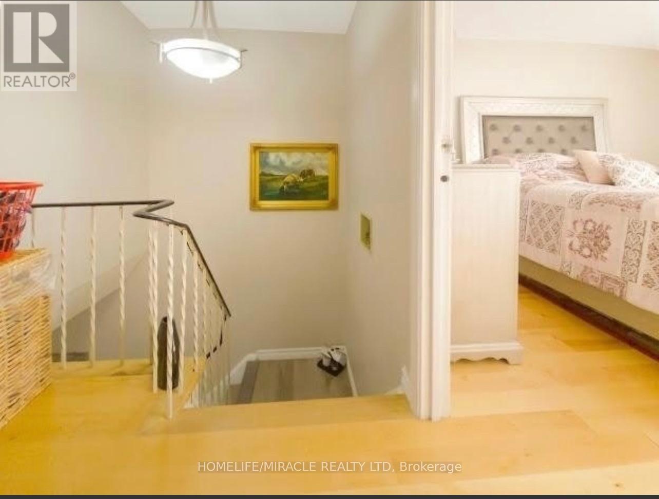 23 Mccallum Court, Brampton, Ontario  L6W 3M4 - Photo 10 - W12796002