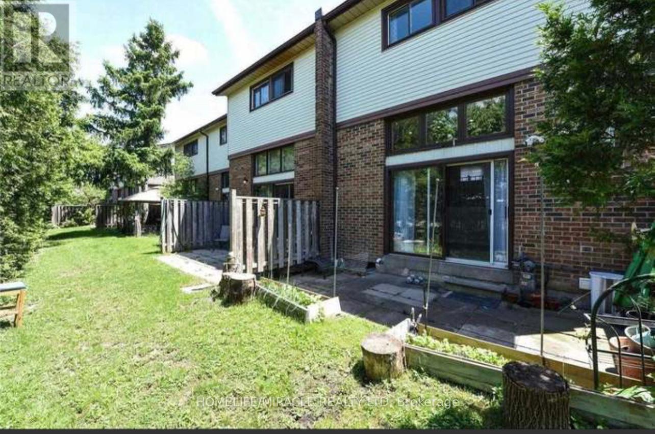 23 Mccallum Court, Brampton, Ontario  L6W 3M4 - Photo 2 - W12796002