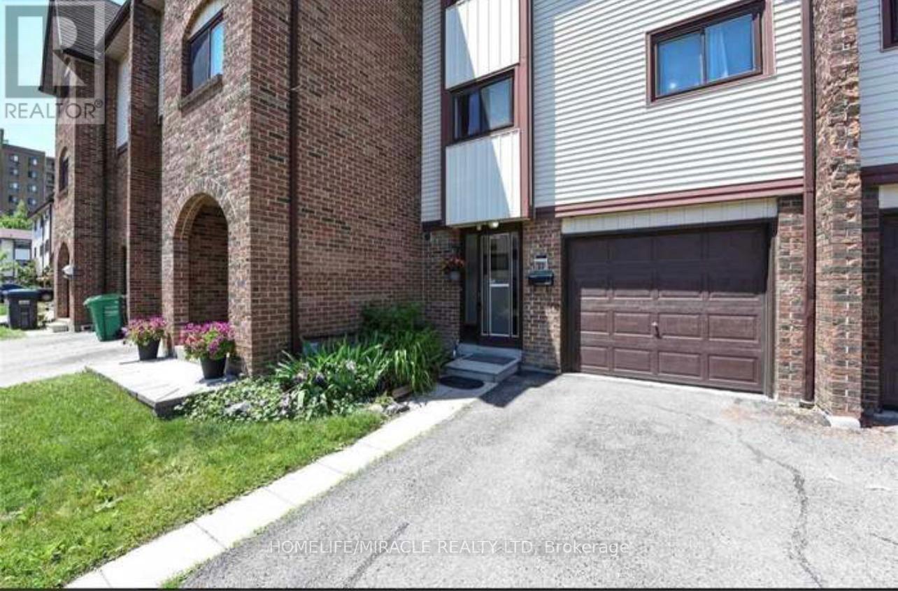 23 Mccallum Court, Brampton, Ontario  L6W 3M4 - Photo 3 - W12796002