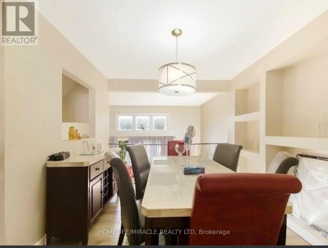 23 Mccallum Court, Brampton, Ontario  L6W 3M4 - Photo 5 - W12796002