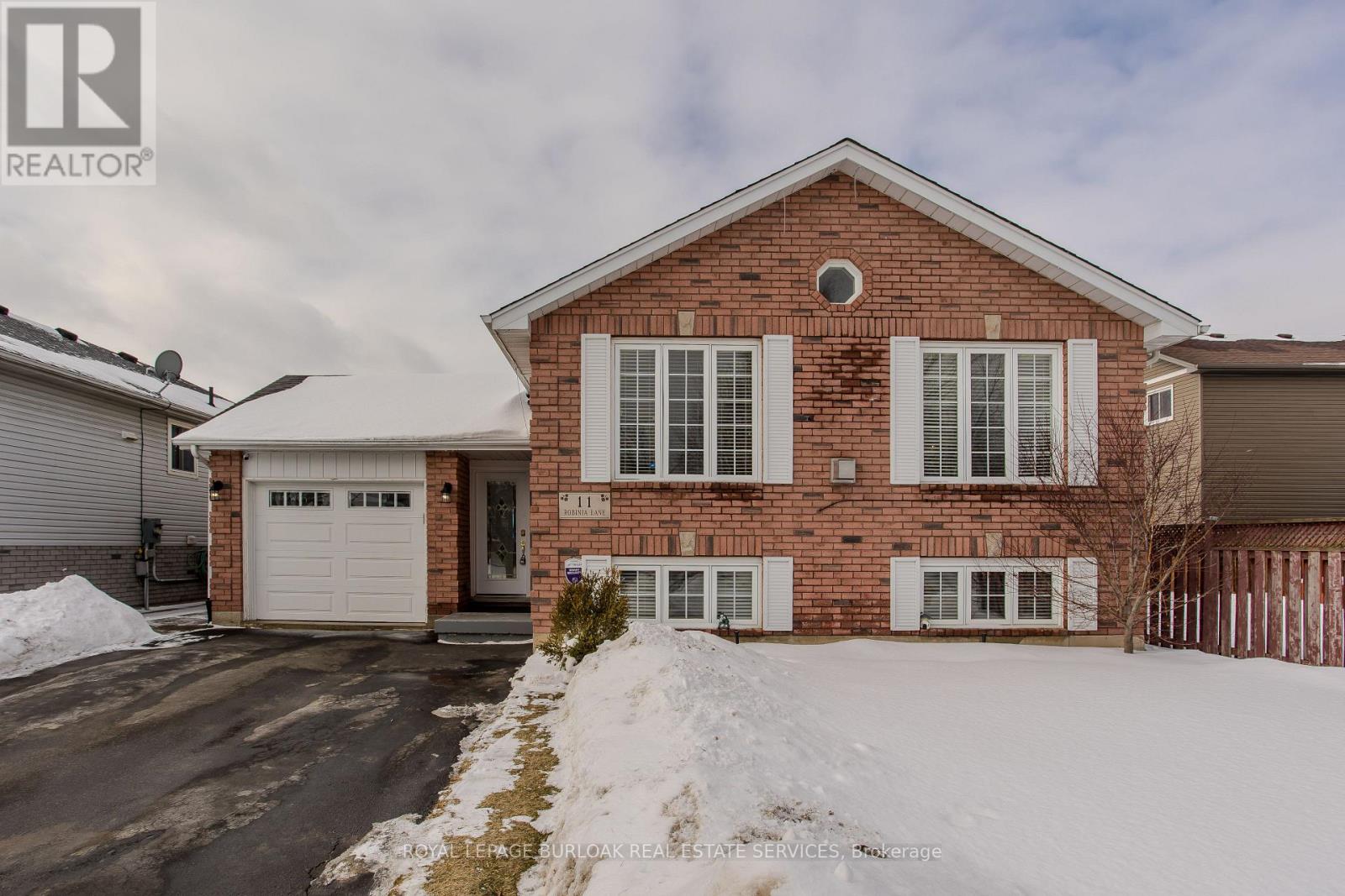 11 ROBINIA LANE, Brantford, Ontario