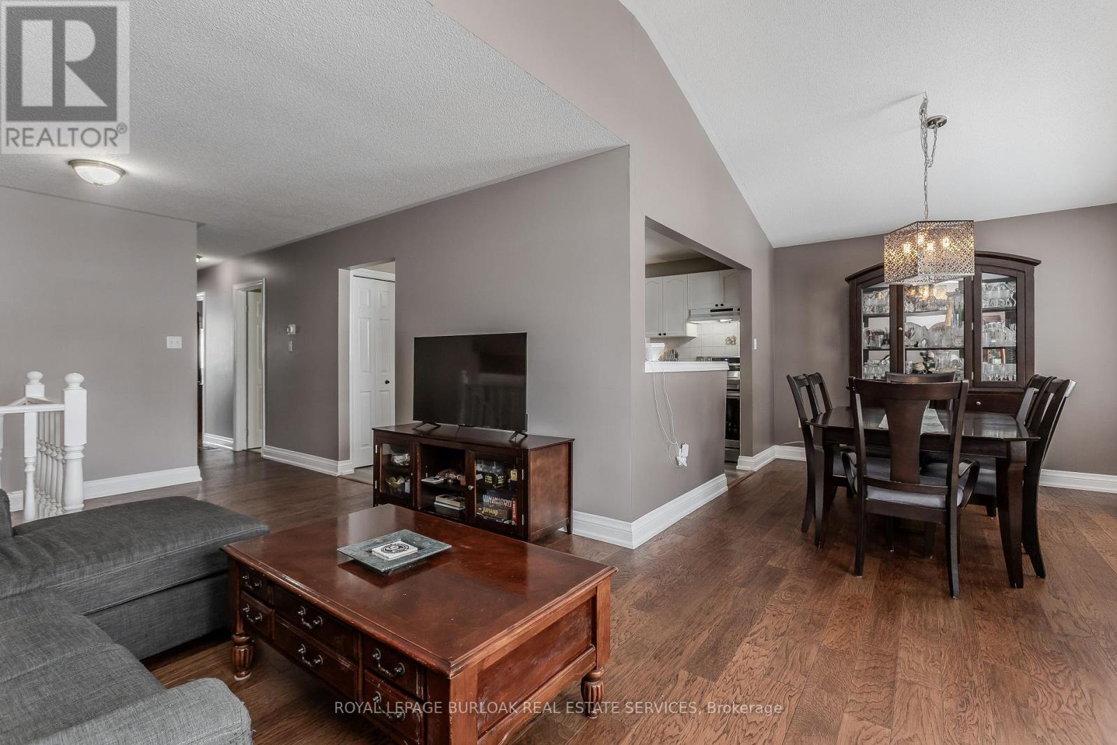 11 Robinia Lane, Brantford, Ontario  N3V 1E3 - Photo 12 - X12795992