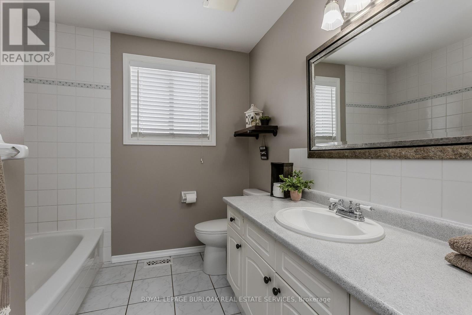 11 Robinia Lane, Brantford, Ontario  N3V 1E3 - Photo 28 - X12795992