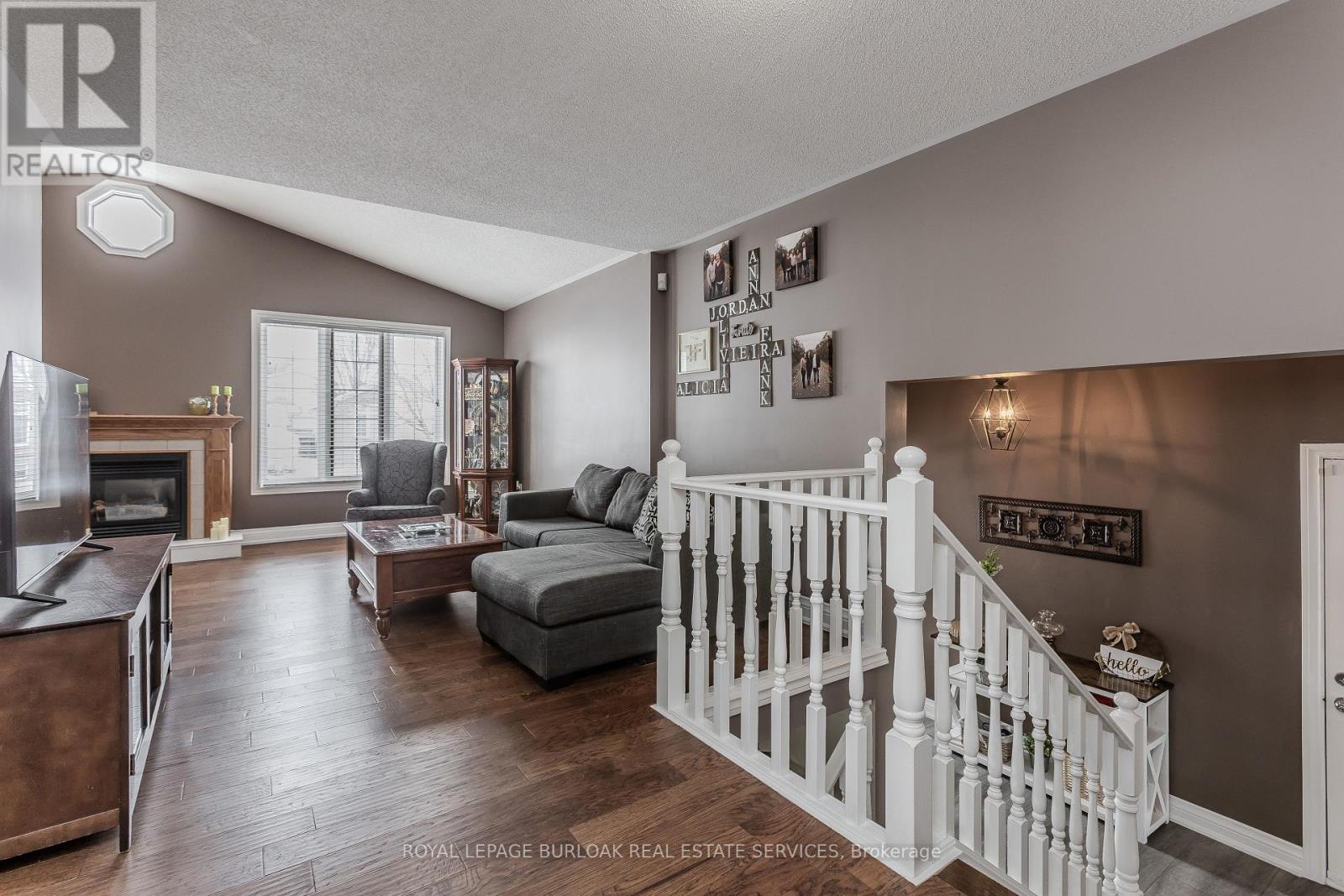 11 Robinia Lane, Brantford, Ontario  N3V 1E3 - Photo 8 - X12795992