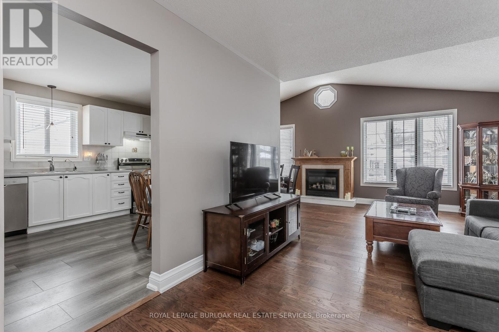 11 Robinia Lane, Brantford, Ontario  N3V 1E3 - Photo 9 - X12795992