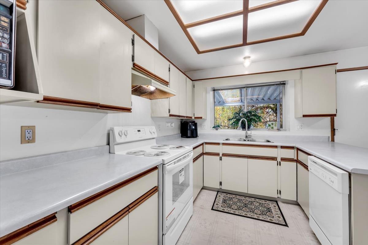 16059 93 Avenue, Surrey, British Columbia  V4N 3E3 - Photo 8 - R3089029