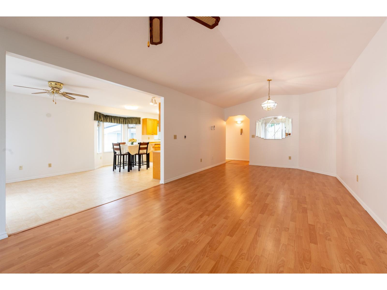 205 10584 153 Street, Surrey, British Columbia  V3R 9V1 - Photo 8 - R3089704