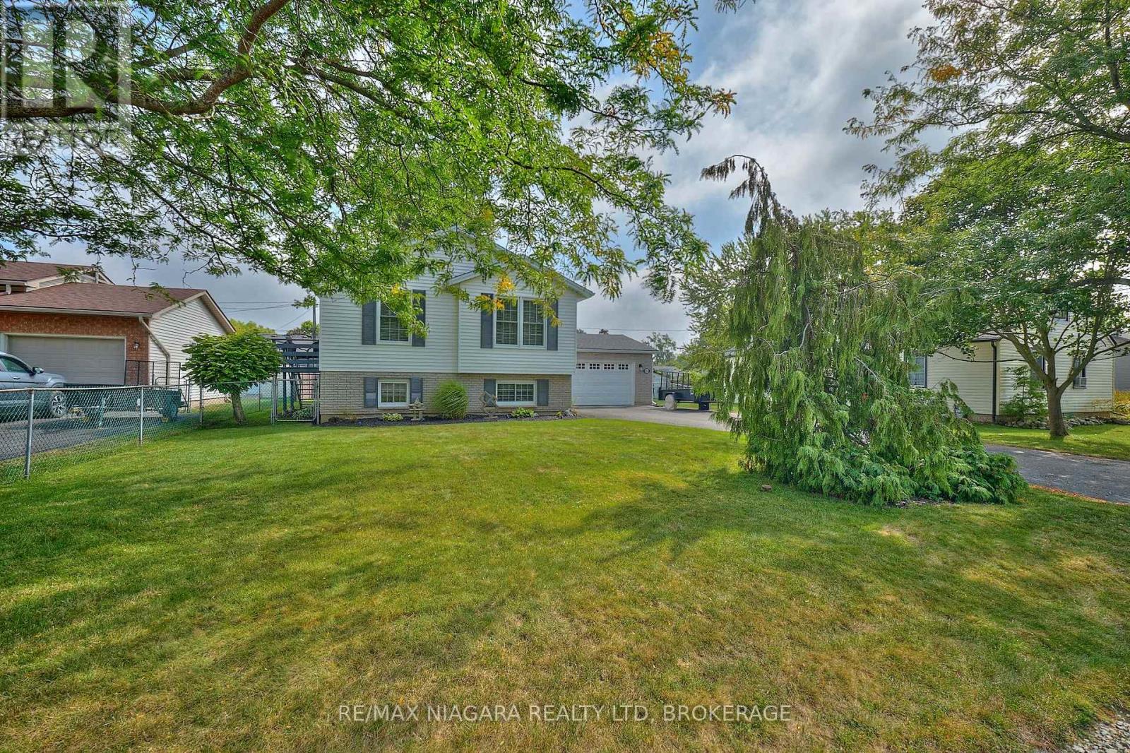 524 Lakeview Road, Fort Erie (Crescent Park), Ontario  L2A 4W6 - Photo 2 - X12796020