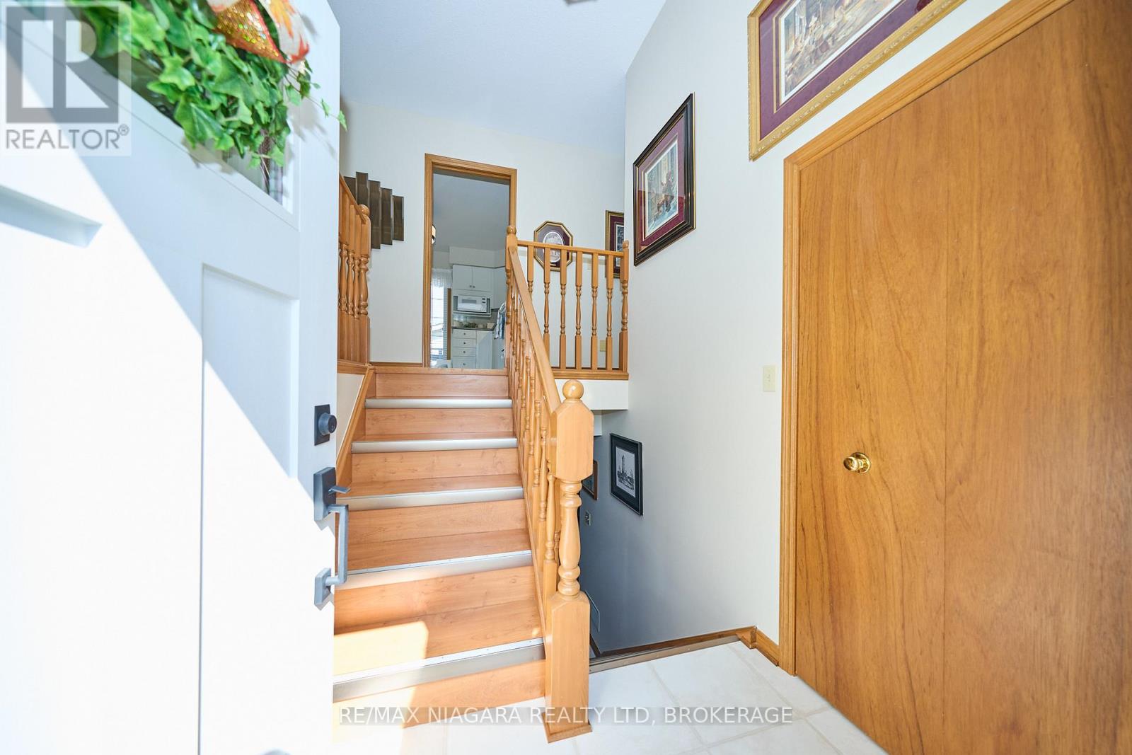 524 Lakeview Road, Fort Erie (Crescent Park), Ontario  L2A 4W6 - Photo 4 - X12796020