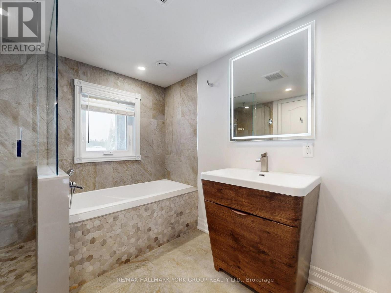 21 Willowbank Avenue, Richmond Hill, Ontario  L4E 3B4 - Photo 32 - N12786862