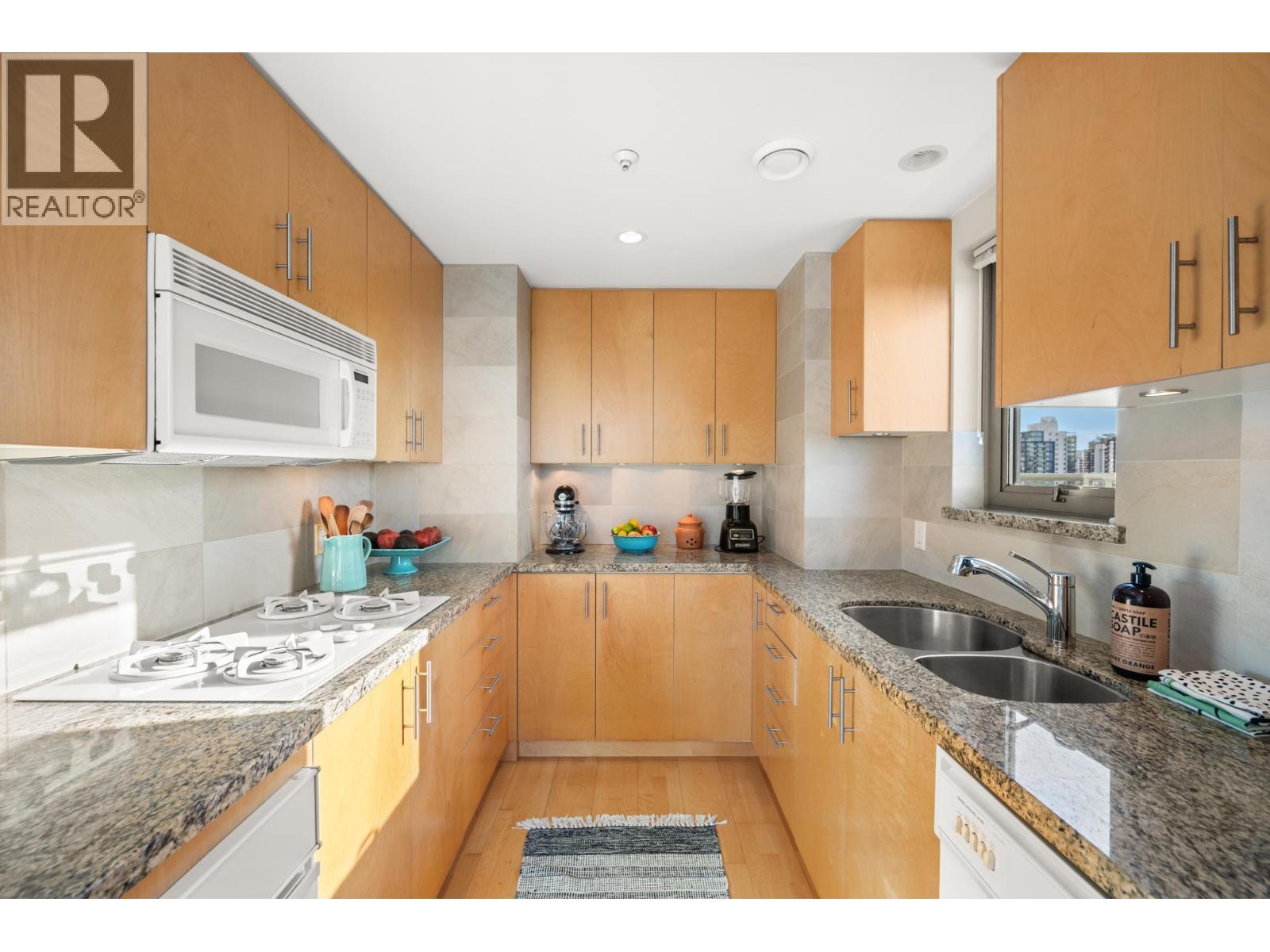 1901 1710 Bayshore Drive, Vancouver, British Columbia  V6G 3G4 - Photo 16 - R3090895