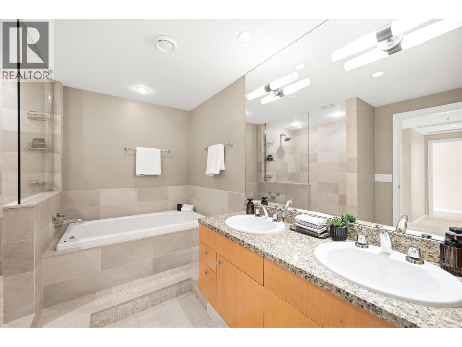 1901 1710 Bayshore Drive, Vancouver, British Columbia  V6G 3G4 - Photo 32 - R3090895