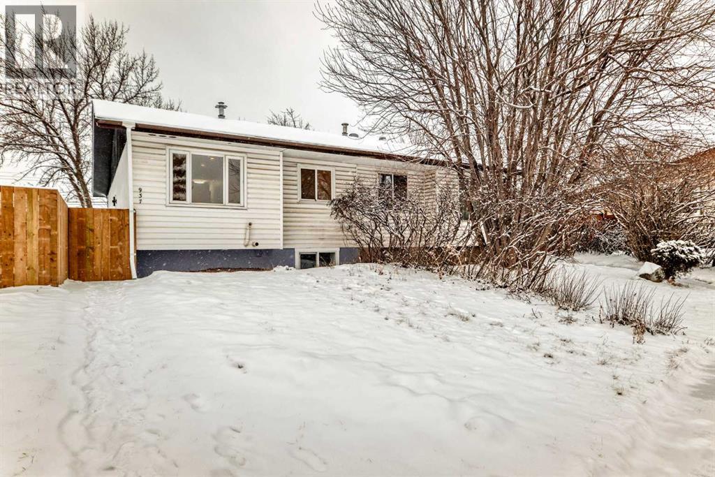 937 Marcombe Drive Ne, Calgary, Alberta  T2A 3H2 - Photo 1 - A2281922