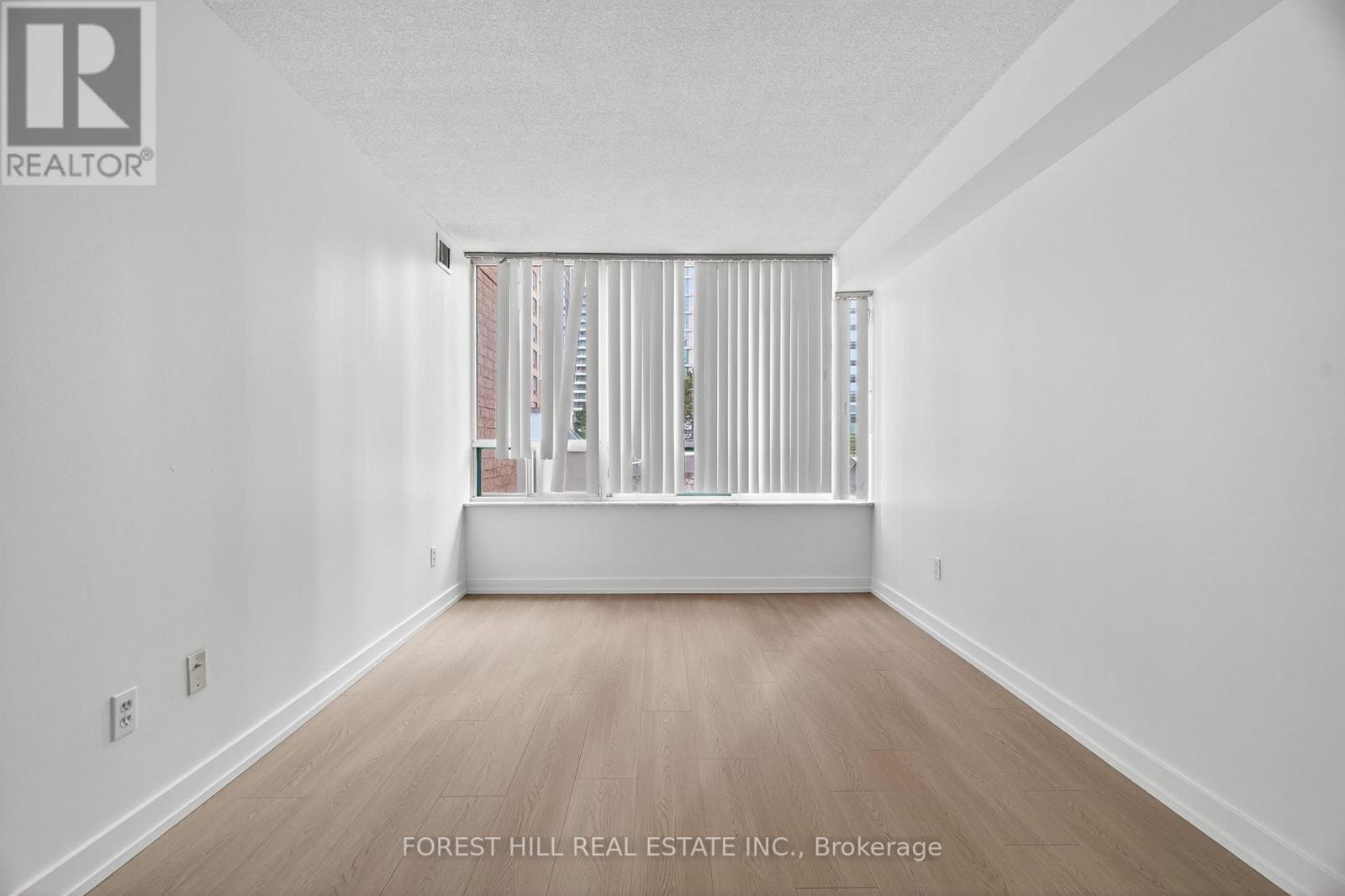 210 - 285 Enfield Place, Mississauga, Ontario  L5B 3Y6 - Photo 14 - W12796022