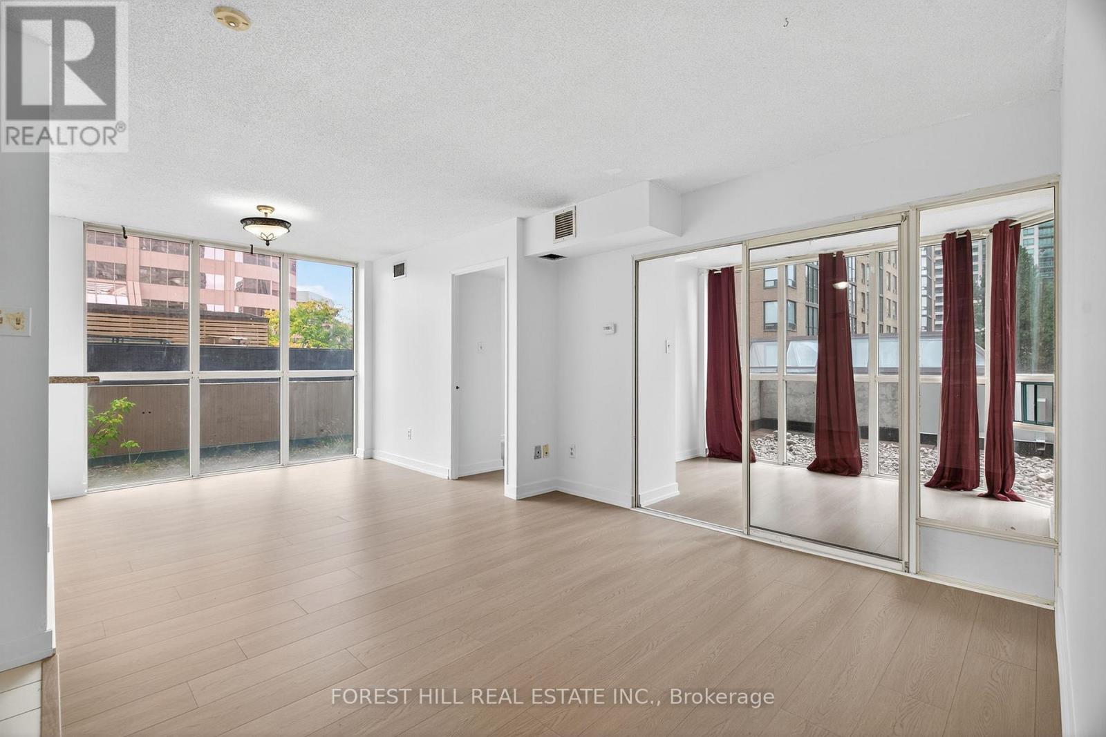 210 - 285 Enfield Place, Mississauga, Ontario  L5B 3Y6 - Photo 8 - W12796022