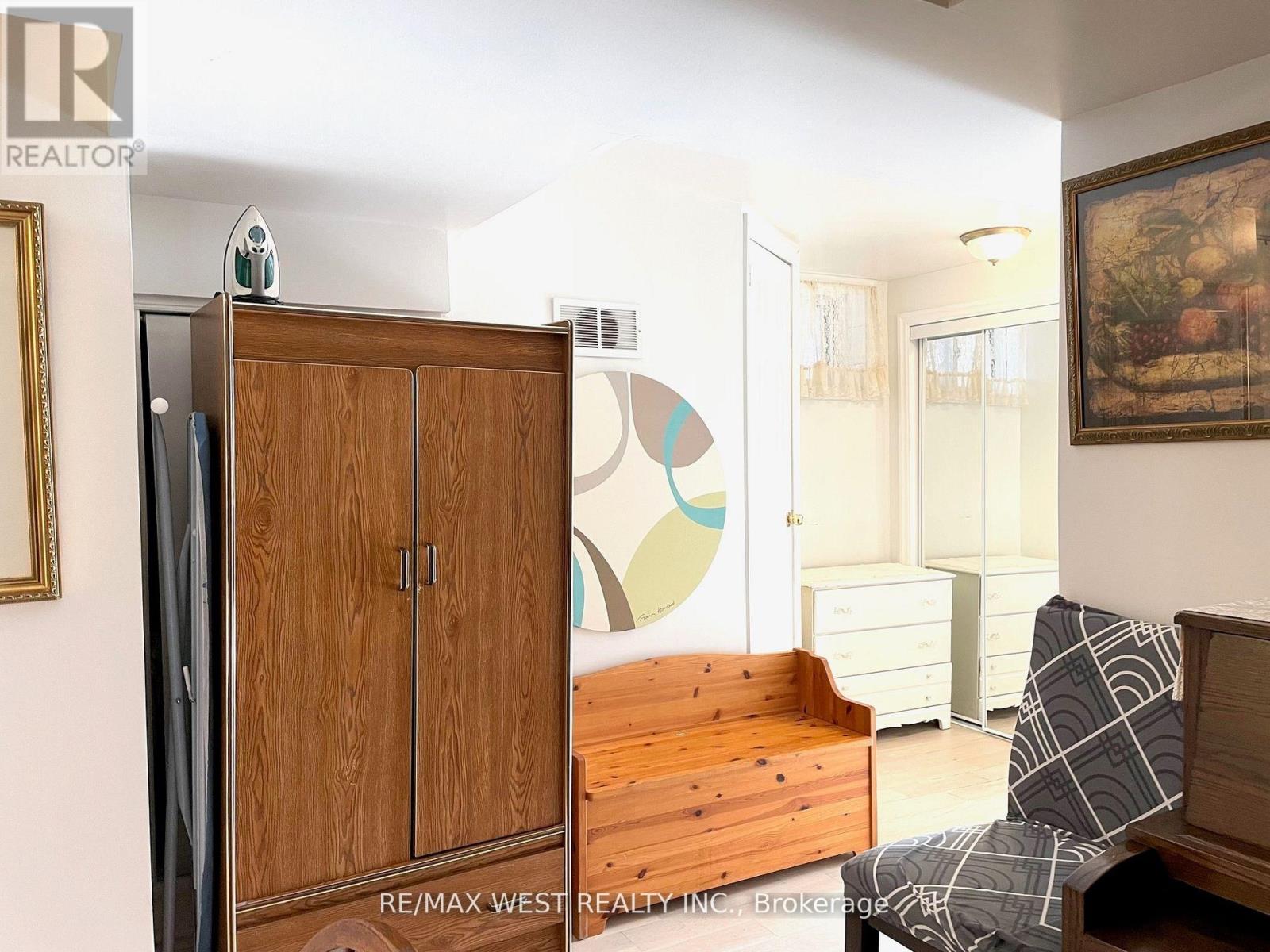 Lower - 328 Caledonia Road, Toronto, Ontario  M6E 4T6 - Photo 11 - W12796028