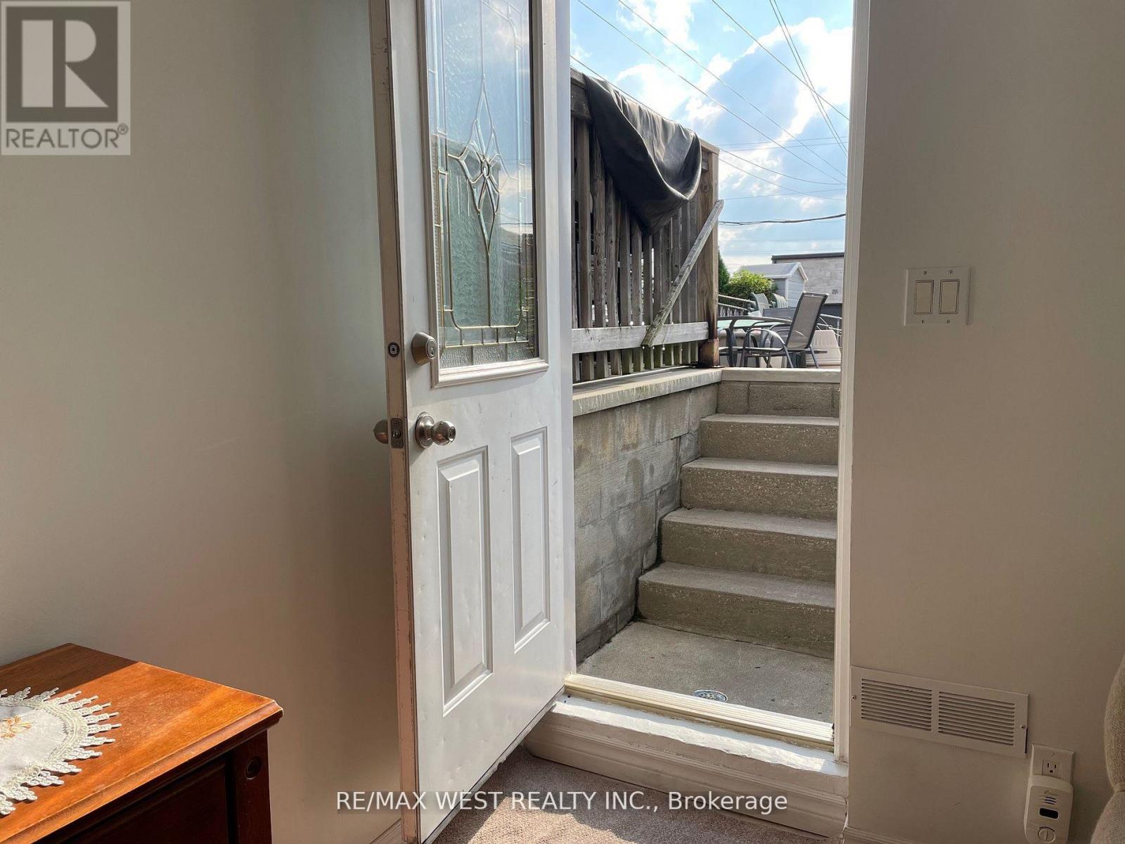 Lower - 328 Caledonia Road, Toronto, Ontario  M6E 4T6 - Photo 3 - W12796028