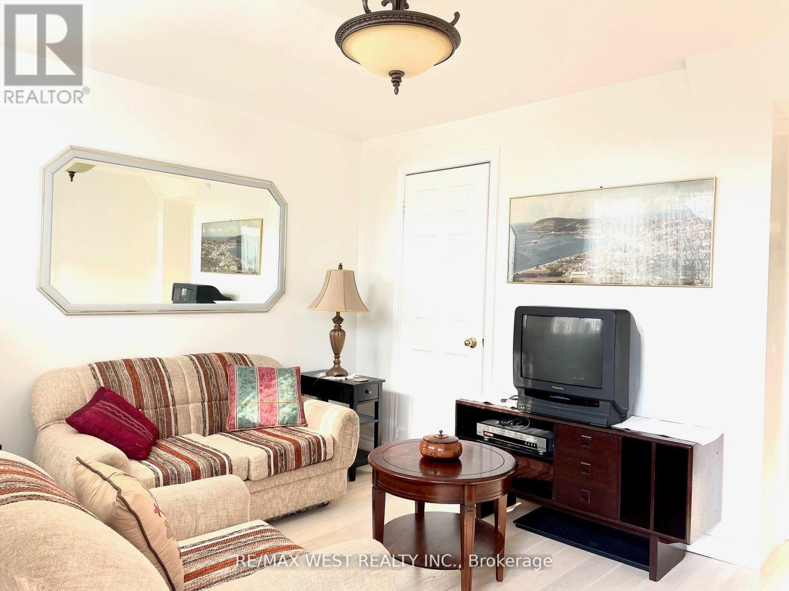 Lower - 328 Caledonia Road, Toronto, Ontario  M6E 4T6 - Photo 5 - W12796028