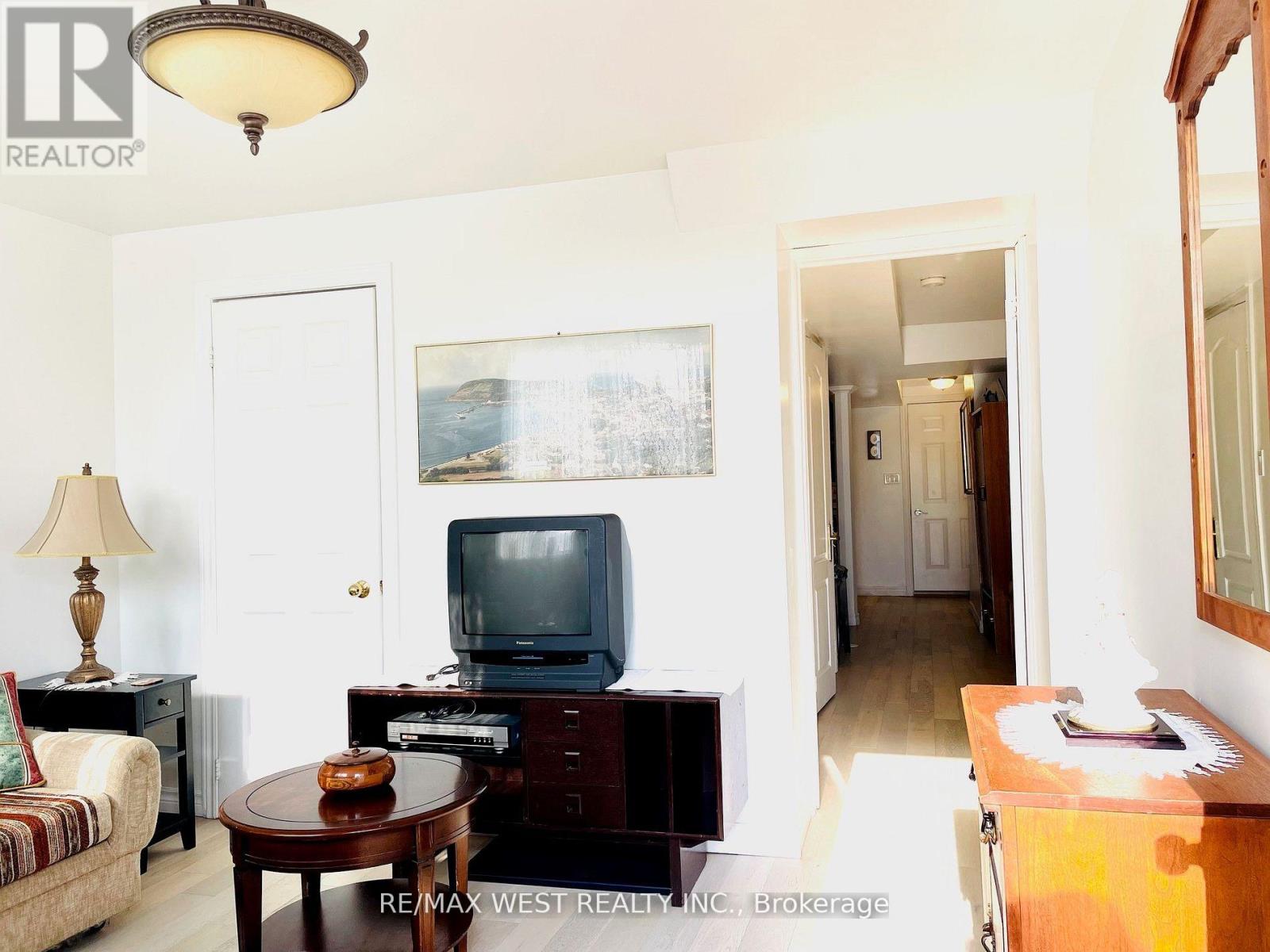 Lower - 328 Caledonia Road, Toronto, Ontario  M6E 4T6 - Photo 6 - W12796028