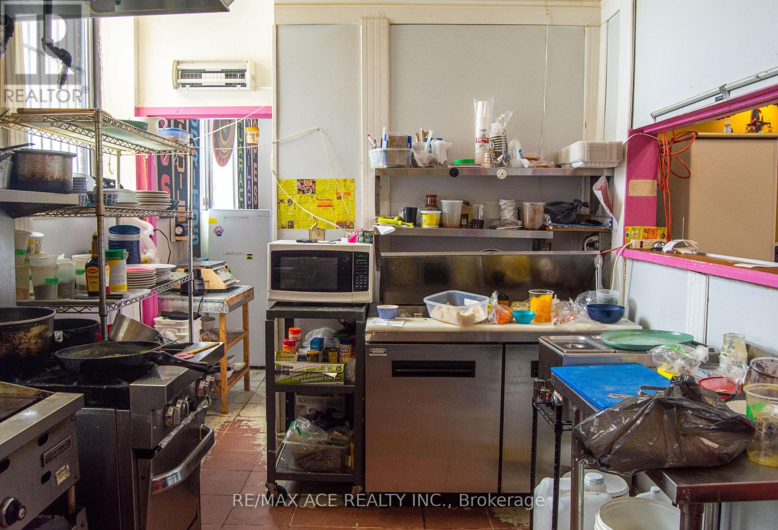 1820 Eglington Avenue W, Toronto, Ontario  M6E 2H6 - Photo 27 - W12796046