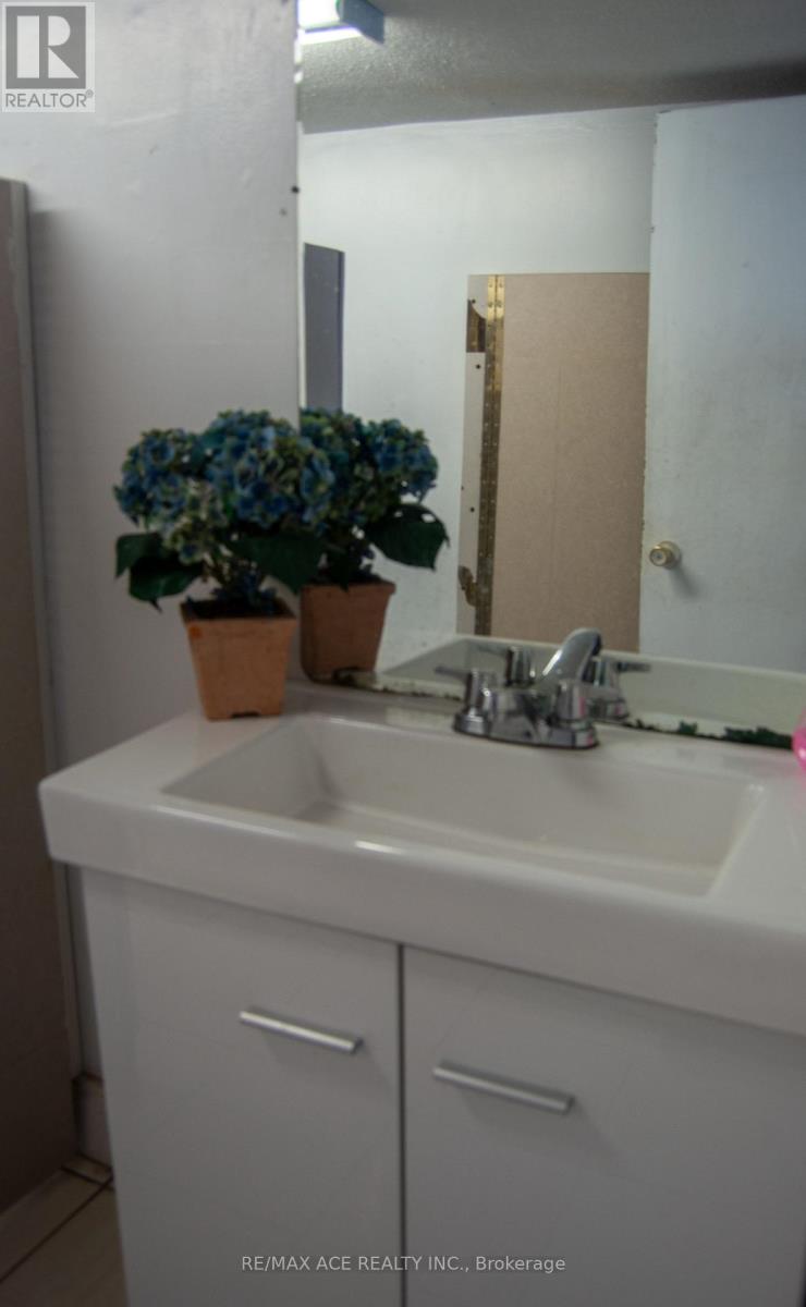 1820 Eglington Avenue W, Toronto, Ontario  M6E 2H6 - Photo 31 - W12796046