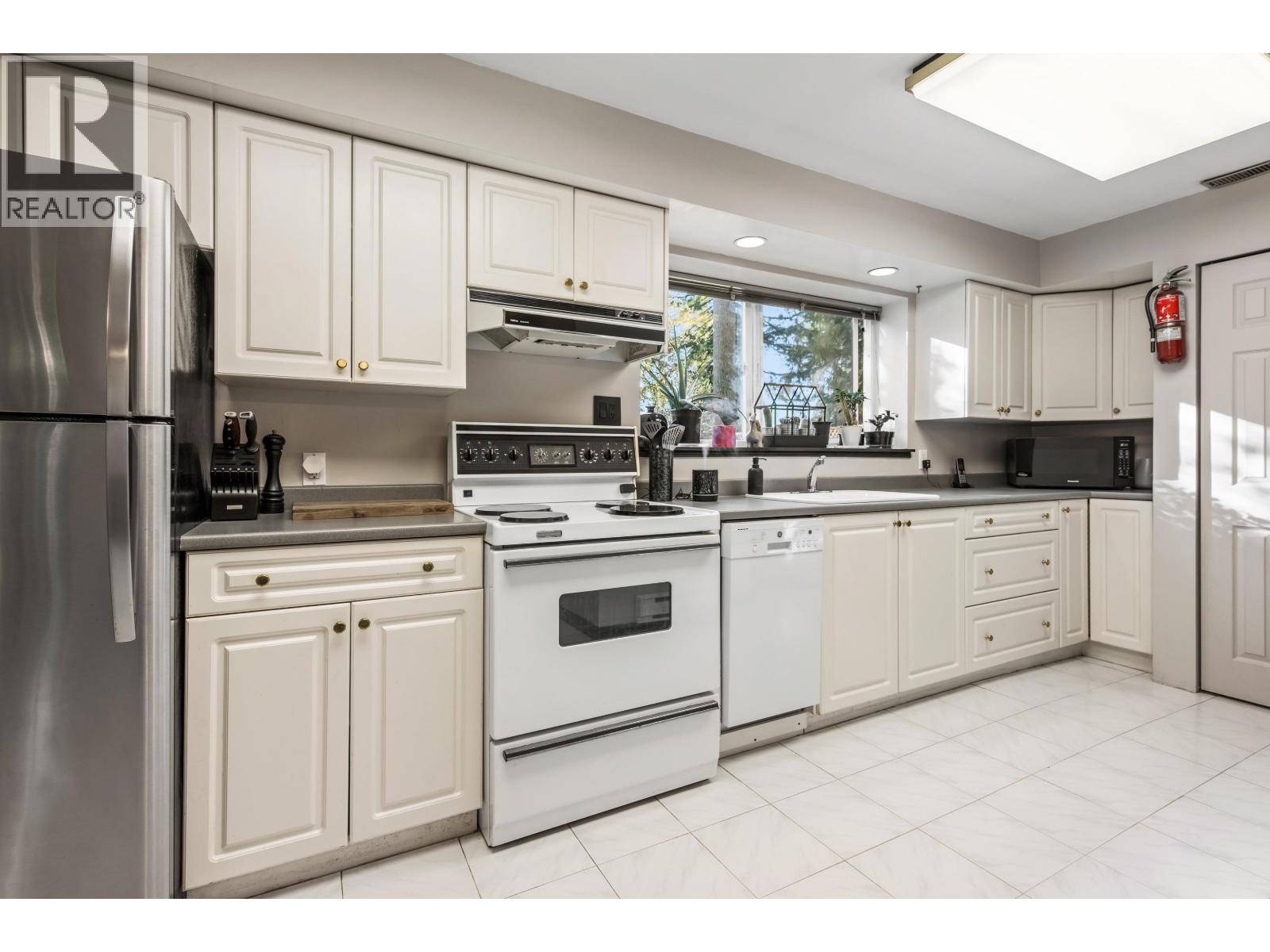 2560 Haversley Avenue, Coquitlam, British Columbia  V3J 1W5 - Photo 27 - R3089767