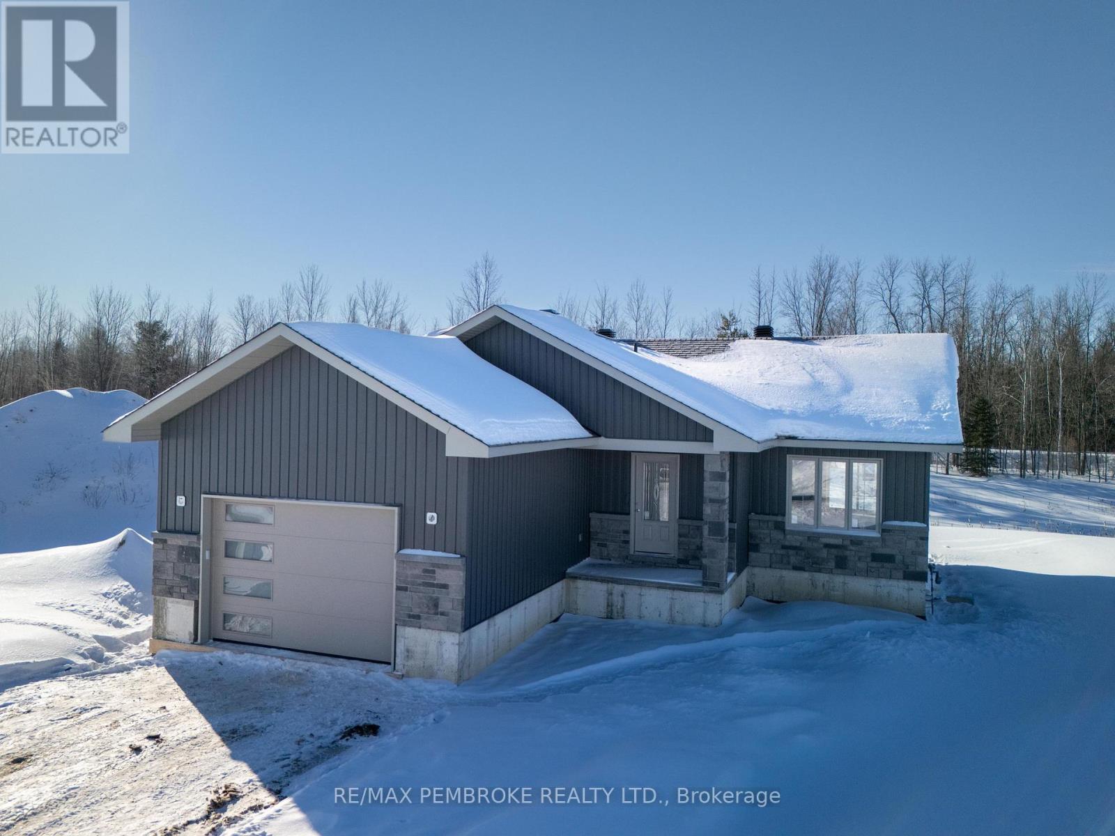 13 Eddy Crescent, Pembroke, Ontario  K8A 0M1 - Photo 2 - X12796086