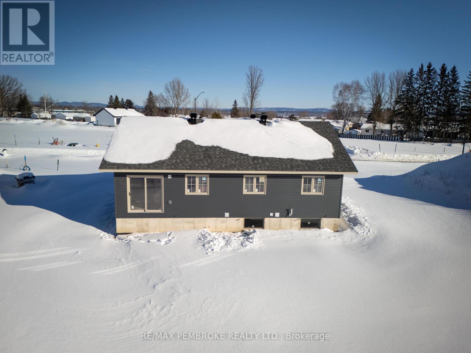 13 Eddy Crescent, Pembroke, Ontario  K8A 0M1 - Photo 4 - X12796086
