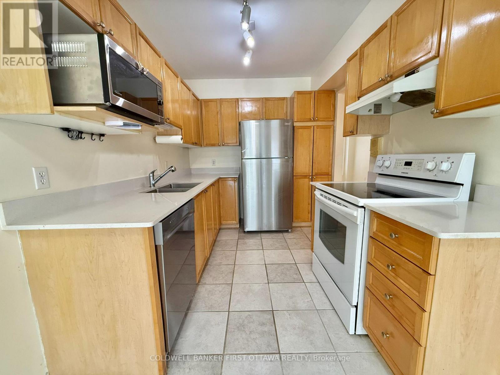 70 Trump Avenue, Ottawa, Ontario  K2C 4A4 - Photo 11 - X12796058